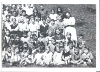 Židovské děti na léčebném pobytu při Schaffhausene (Švýcarsko), r. 1947  (Pavel v druhé řade zdola druhý zleva)