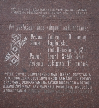 pamätná tabuľa v Čičmanoch - zoznam časti padlých partizánov, v hromadnom hrobe na miestnom cintoríne sa nachádza 22 padlých