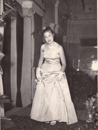 Edita Reinoldová, mládí