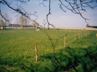 Pole Rudolfa Koláře včetně kravínů, které získal v restitučních náhradách (cca 2010)