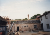 Počátek oprav statku Kolářových (1991)