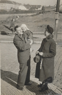 S rodiči po válce 