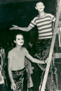 Jako mim v Armádním uměleckém souboru Víta Nejedlého