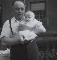 Se svým otcem, 1940