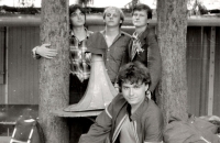 Jan Gogola první zleva v gymnaziální skupině Hlas z okru, 1988