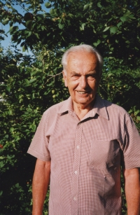 Jan Iserle v zahradě