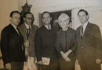 Jaroslav Langer s přáteli a Ljubou Hermanovou, Olomouc, 1965 
