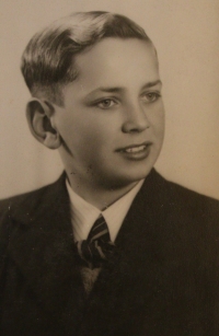 V době studia na měšťanské škole, 1938