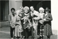 Promoce po rehabilitaci v 90. letech.