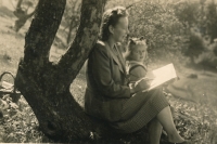 Olga Soldanová with her aunt, 1947 