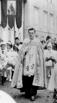 Vlastimil Ovčáčík, First Mass procession, Velehrad, 1971