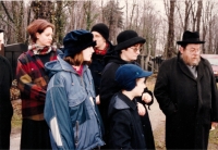 Pohřeb ing. Petra Kosáka na židovském hřbitově s rabínem Karolem Sidonem, Praha 1997