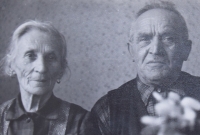 Děda a babička Knapovi, 1958