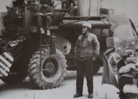 Při práci ve Strojní a traktorové stanici, 1969