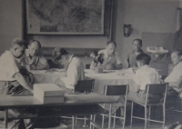 Při závěrečných zkouškách v 8. třídě, 1954