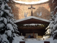 Vánoce, jesličky v kostele bez střechy, Neratov 2003