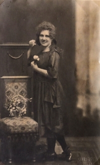 Ludmila Mertová, roz. Labůnková, matka pamětnice