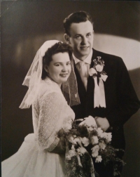 Svatební fotografie Oldřicha s manželkou (1961)
