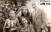 Rodina Grünwaldova, 1945