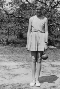 Zdenka Žmudová při přípravě na spartakiádu