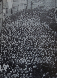 Fotografie z publikace o Š. Trochtovi, pohřeb