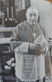 Fotografie z publikace o Š. Trochtovi, pohřeb