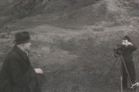 Malý Ivo se svým otcem v Šárce na Praze 6