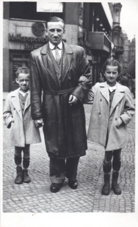 Alois Frank, Miroslav Frank, Marie Bednářová, 1953