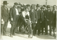 František Martínek v roce 1930 jako vítěz Mistrovství republiky v cyklistice na 800 metrů
