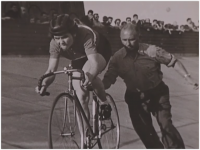 František Martínek jako trenér při závodech, padesátá léta