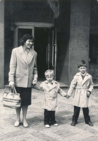 Eva Fendrychová with her sons Martin (in the middle) and Tomáš (on the right) in 1960 
