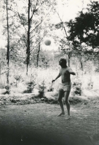 Martin Fendrych hlavičkuje s míčem, 1978