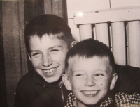 Synové Vítězslav Hřib (vlevo) a Aleš Hřib, cca 1965