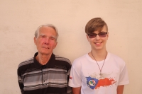 Jan David s členem týmu z projektu Příběhy našich sousedů