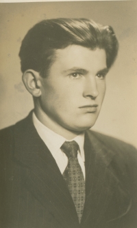 Josef Vopařil před vojnou v roce 1956
