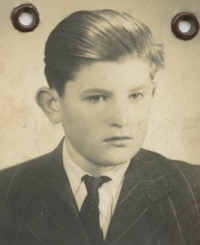Josef Vopařil ve škole v Morašicích v roce 1951