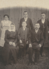 Rodina Vopařilova z Makova