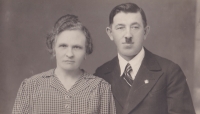 Pavlína Pánková se svým manželem, která se o Julii starala až do poslední chvíle svého života. Poté byla Julie uložena do dětského domova