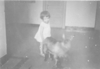 Věra Hřibová s kůzletem, 1934