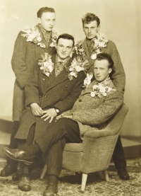 Z odvodu na vojnu, pamětník v křesle, 1963