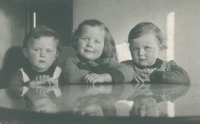 Ema, Světla, Ludmila, 1947