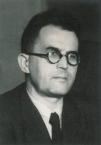 Josef Veverka, portrait, as a member of the National Assembly for Social Democracy, 1947
