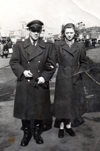 Představení nevěsty, Suchý, 50. léta