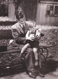 Jan Pokorný with his father during World War II 