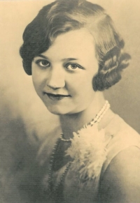 Emílie Veverková, b. Bulířová, portrait (16 years old), 1928