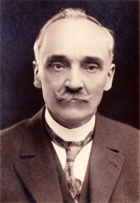 Děda Jan Klos (1875-1970), ředitel chlapecké měšťanské školy v Náchodě
