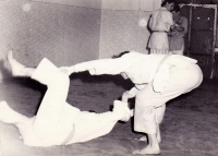 Jan Pokorný při zápasu v judu, technika kata-guruma, v době vysokoškolských studií 