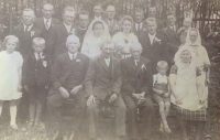 Two weddings at the same time, František Kotík is in the bottom row, third from the right 
