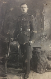 Otec Rudolf Kotík narukoval na vojnu, 20. léta 20. století