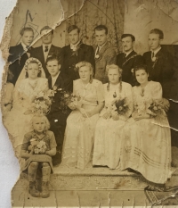 Margita Duchová as a maid of honour at the wedding (bottom row, third from the right)